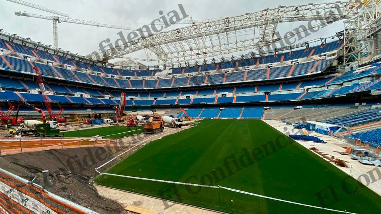 Foto: El nuevo Bernabéu, con el césped retráctil y la zona de Padre Damián casi reformada. (EC)