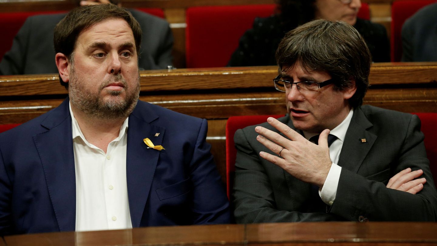 El expresidente de la Generalitat Carles Puigdemont y el exvicepresidente Oriol Junqueras. (Reuters)
