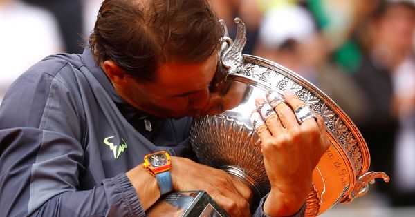 Foto: Rafa Nadal tras coronarse nuevamente en Roland Garros. (Reuters)