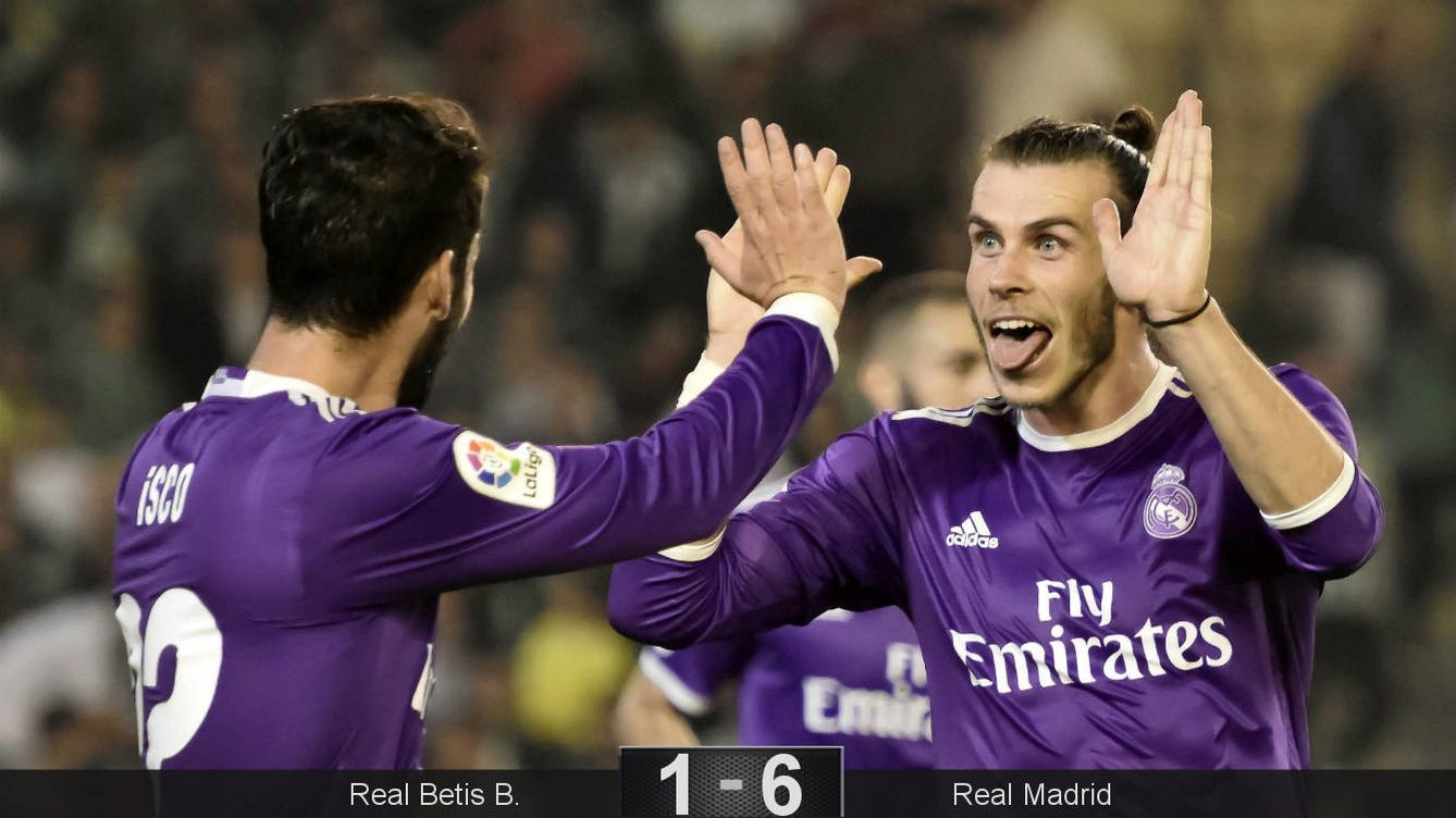 Foto: Bale celebra con Isco el primer gol del malagueño (Raúl Caro/EFE).