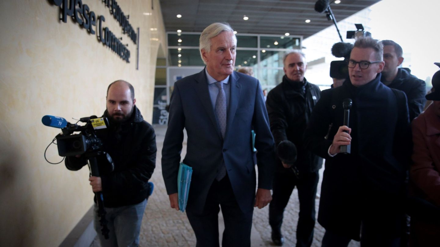 Michel Barnier saliendo de la sede de la Comisión Europea. (Reuters)