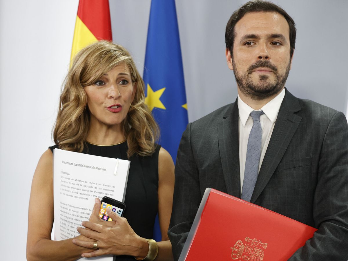 Foto:  La vicepresidenta segunda y ministra de Trabajo y Economía Social, Yolanda Díaz (i), y el ministro de Consumo, Alberto Garzón (d). (EFE/Lizón)
