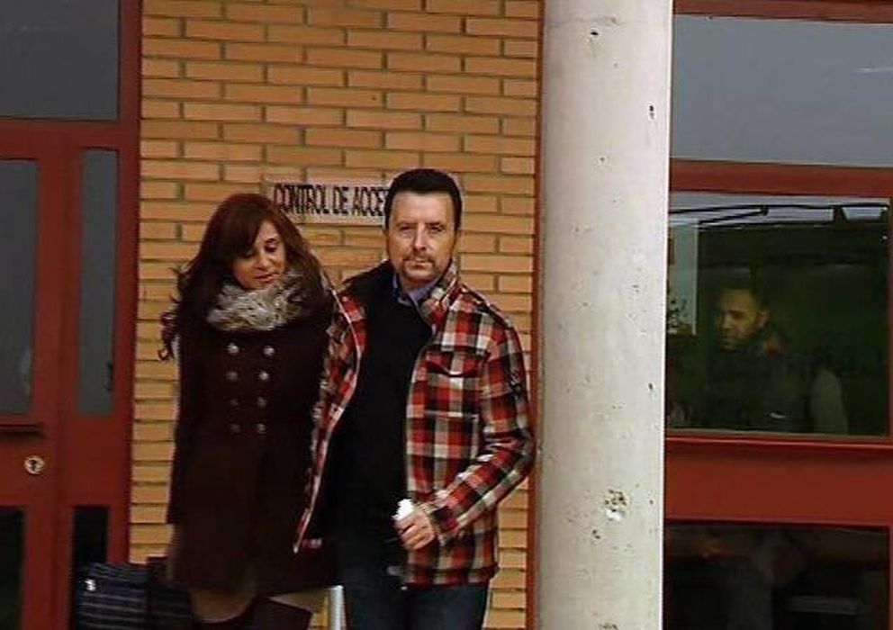 Foto: El torero José Ortega Cano y su novia, Ana María Aldón, a la salida de la prisión de Zuera (A3)