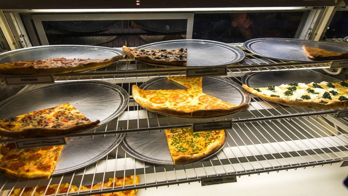 El dueño de un local explota por culpa de una reseña: “Somos una pizzería, no un locutorio”