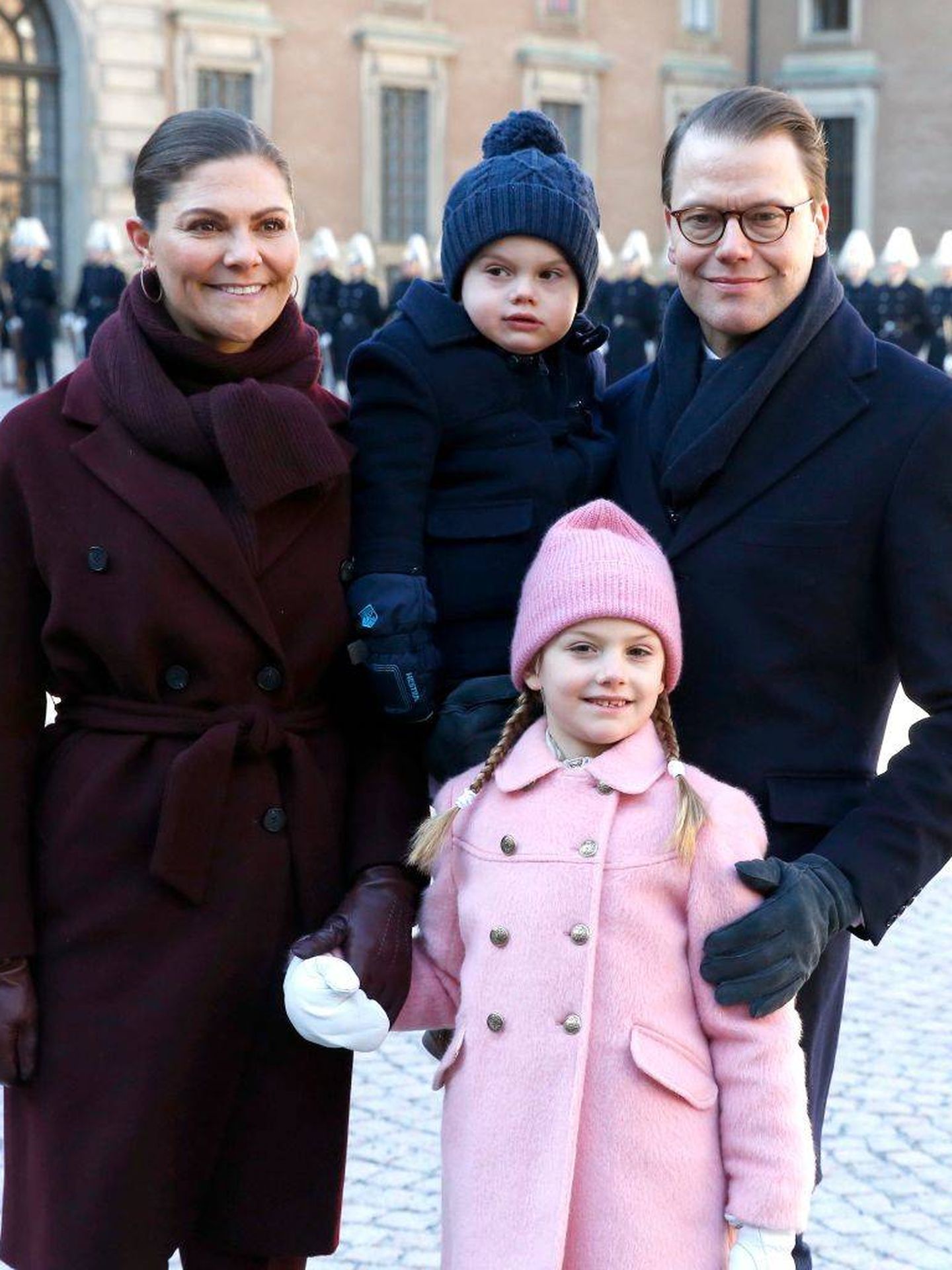 Victoria de Suecia con su familia, en una imagen reciente. (Getty)