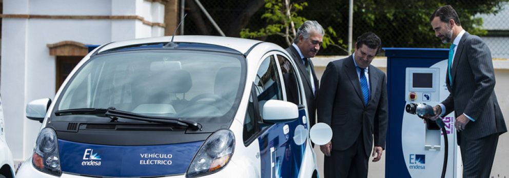 Foto: El príncipe Felipe, del Premio Cervantes a los coches eléctricos en Málaga
