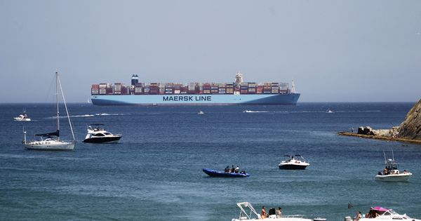 Foto: El 'Madrid Maersk', en su desvío al puerto de Tánger. (EFE)