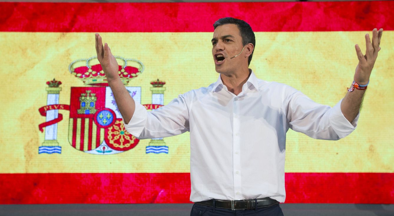 Foto: Pedro Sánchez, durante su mitin de este 23 de junio en el pabellón de San Basilio de Murcia, ante una gran bandera de España. (EFE)