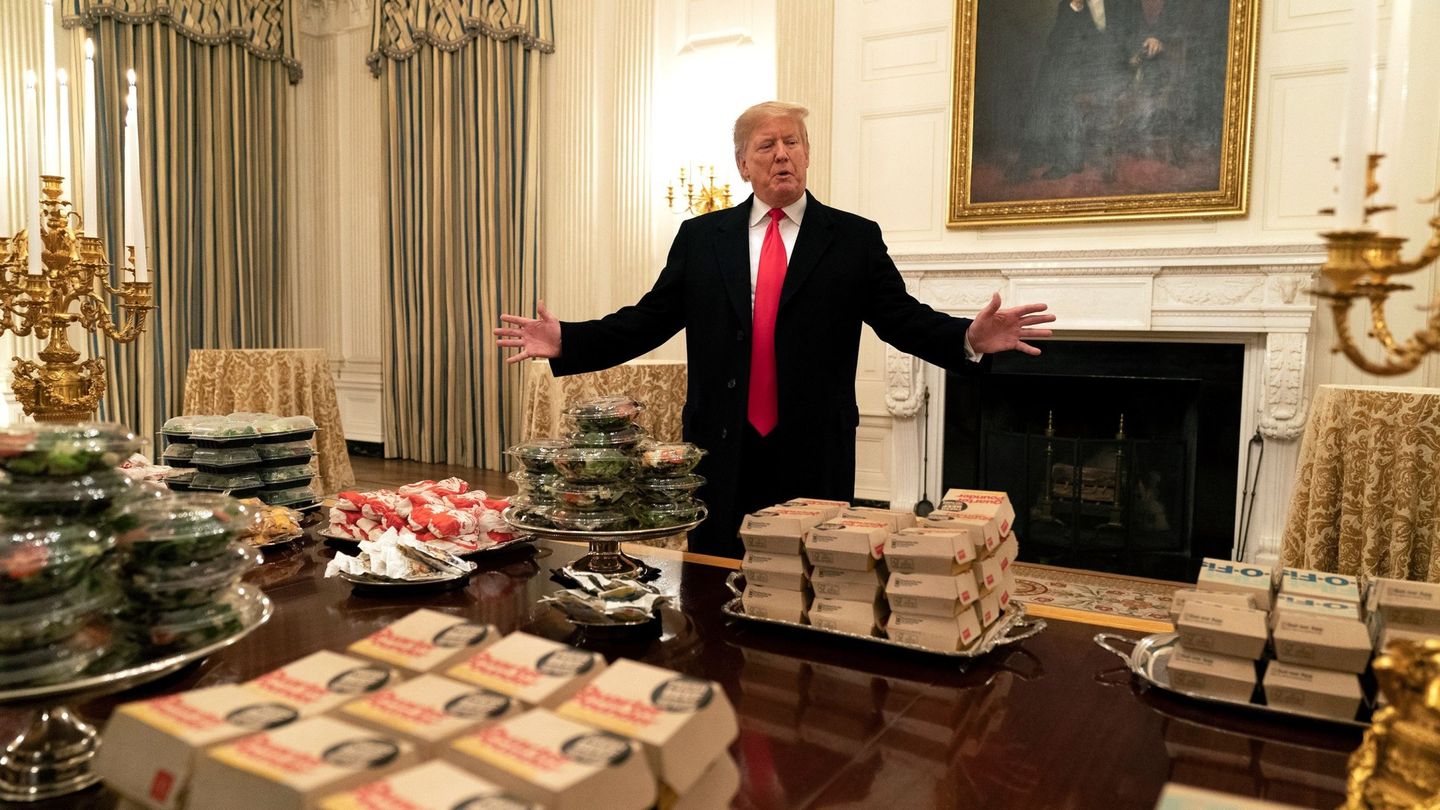 Donald Trump invitó a todo tipo de comida rápida a los ganadores de un campeonato universitario