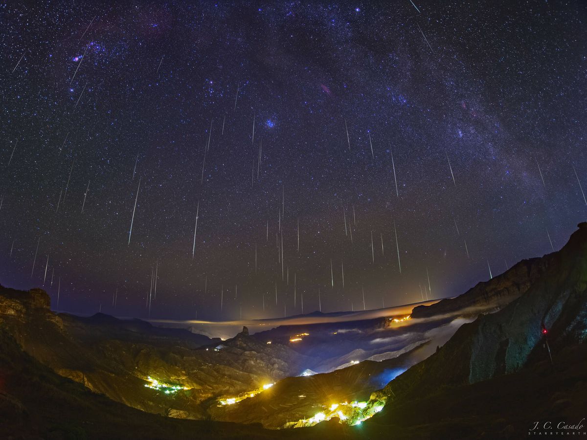 Foto: Las gemínidas vistas sobre el valle de Tejeda, en Gran Canaria. (Juan Carlos Casado)