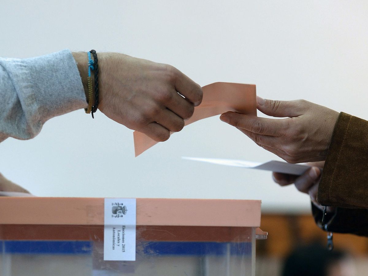 Foto: ¿Hasta qué hora se puede votar y cuándo cierran los colegios electorales? (EFE/Nacho Gallego)