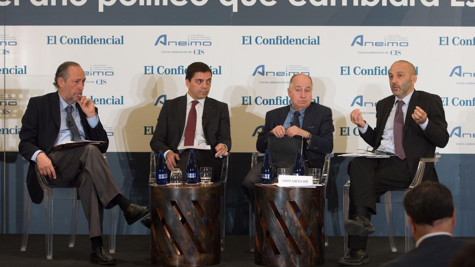Foto: Jorge Clemente , Víctor Sobrino, José Juan Toharia y Luciano Miguel durante su intervención en el foro (Foto: Pablo López Learte)