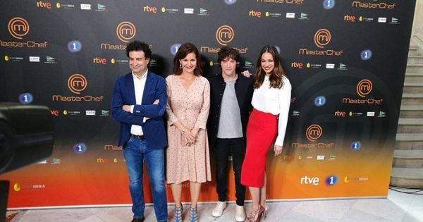 Foto: Pepe Rodríguez, Samantha Vallejo-Nágera, Jordi Cruz y Eva González en 'MasterChef5'.