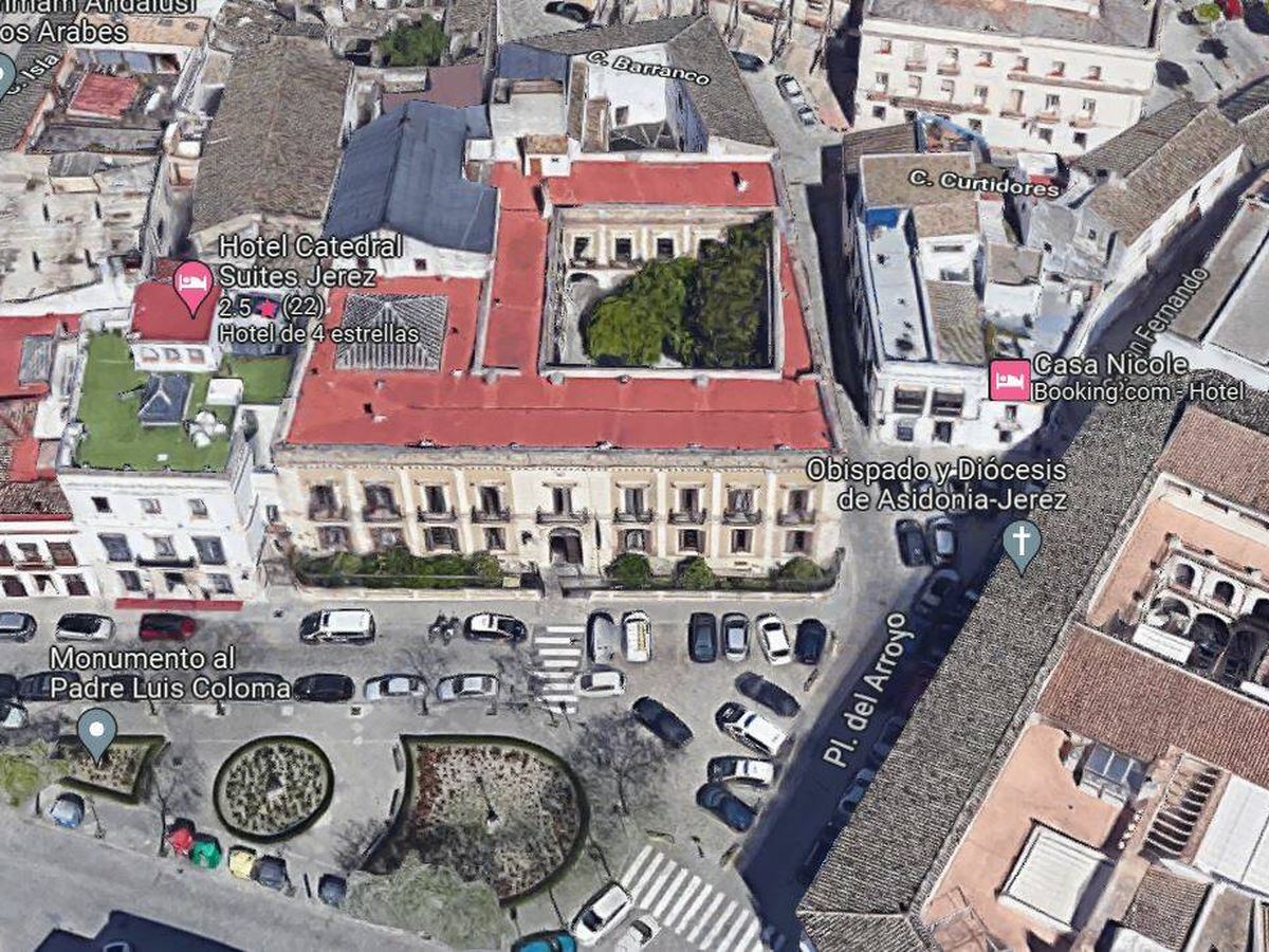 Foto: Vista aérea de la antigua comisaría de la Policía Nacional en Jerez de la Frontera. (Google Maps)