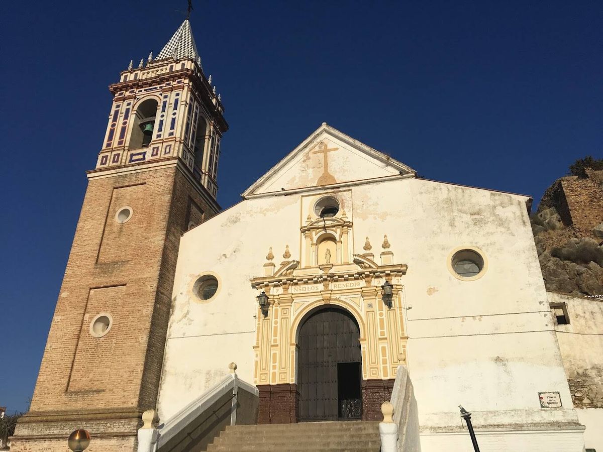Foto: La iglesia de Ardales, de la que se encargó el padre Fran entre 2017 y 2021. (Málaga). (Ayuntamiento de Ardales)