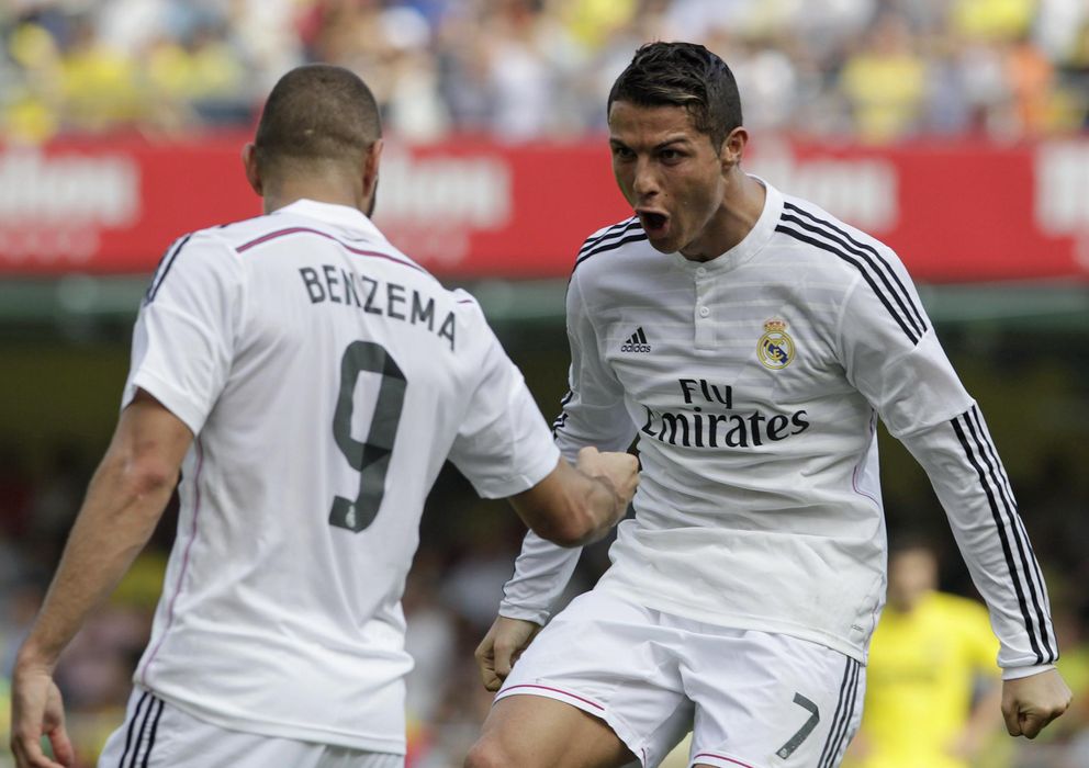 Foto: Cristiano acude a celebrar su gol con Benzema (Reuters).