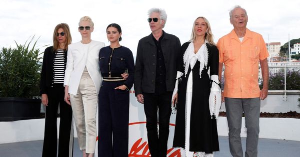 Foto: Sara Driver, Tilda Swinton, Selena Gomez, Jim Jarmusch, Chloe Sevigny y Bill Murray en Cannes. (Efe)