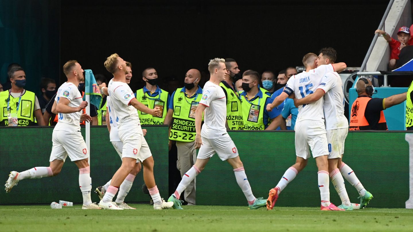Los checos celebran el segundo gol. (REUTERS)