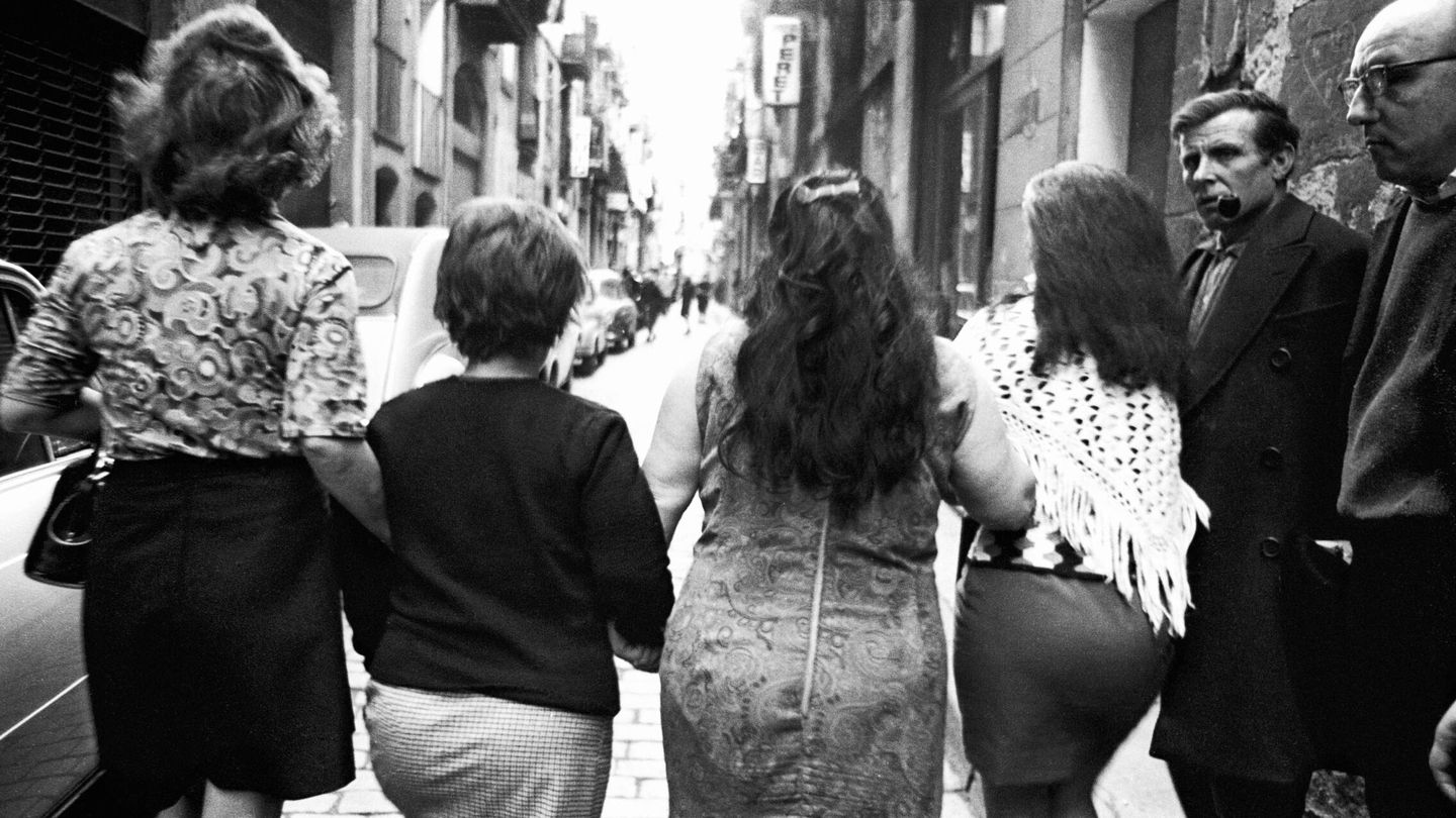 'Putas en el barrio Chino', Barcelona, 1969; de la serie 'Una profesión arriesgada'. (Archivo Colita Fotografía)