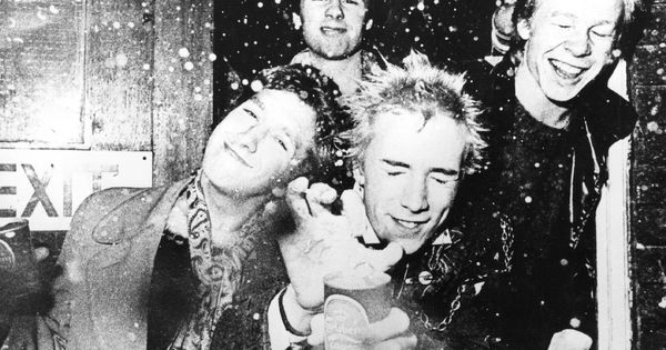 Foto: Imagen de The Sex Pistols a los que Jon Savage dedicó su libro 'England's Dreaming'. (EFE)