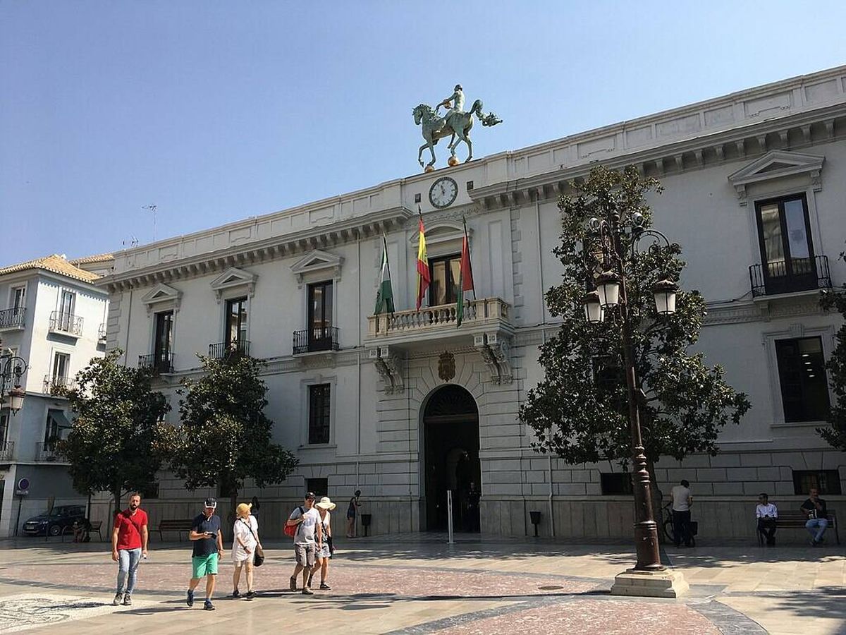 Foto: Vista del Ayuntamiento de Granada. (Wikipedia/José Antonio Fernández)