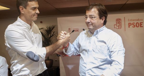 Foto: Pedro Sánchez y el presidente extremeño y secretario regional, Guillermo Fernández Vara, este 9 de septiembre en Badajoz. (EFE)