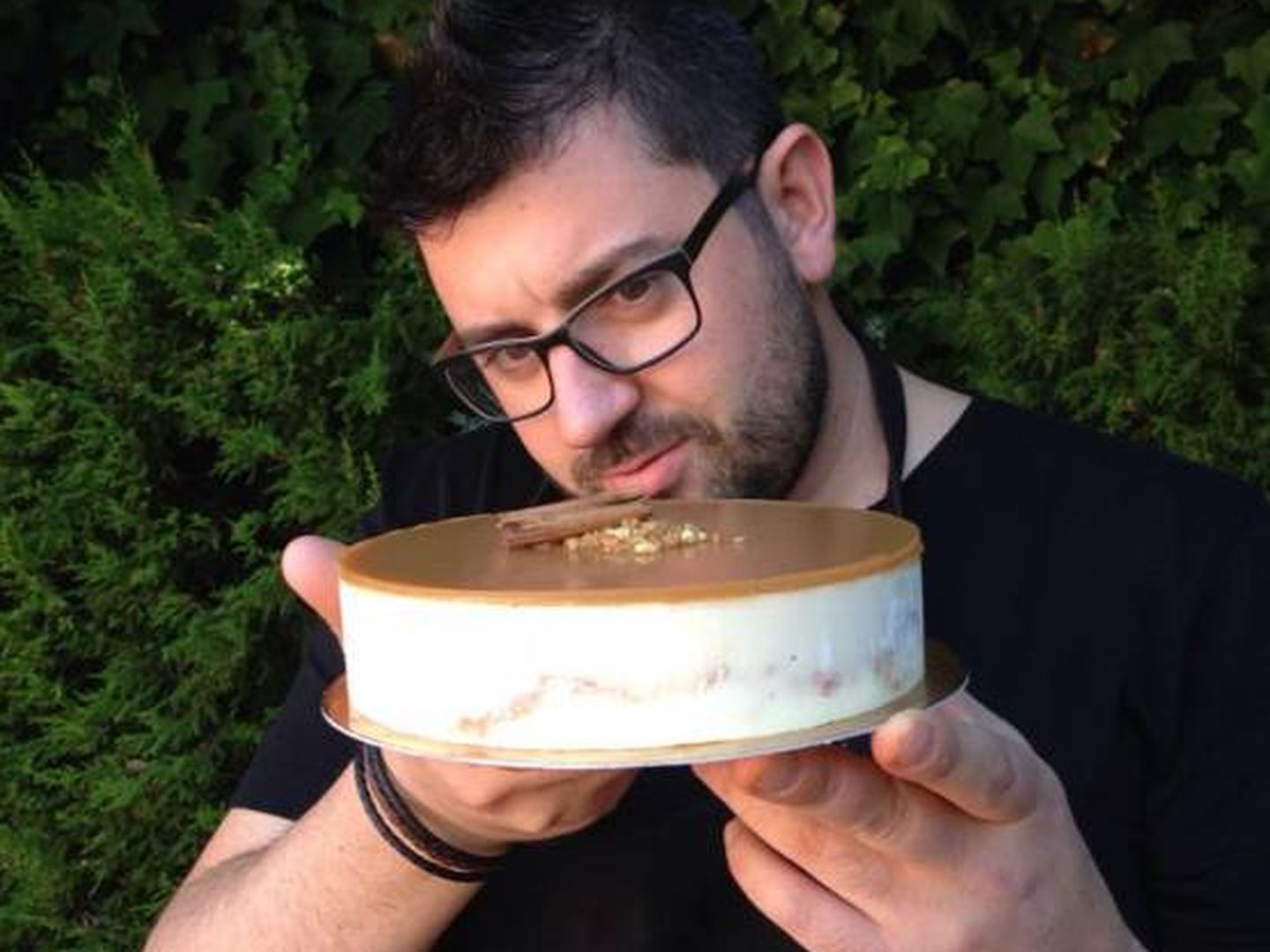 El chef murciano Juan Lax y su tarta de paparajotes (Foto: Facebook)