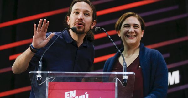 Foto: Fotografía de archivo del líder de Podemos, Pablo Iglesias, y la alcaldesa de Barcelona, Ada Colau. (Reuters)