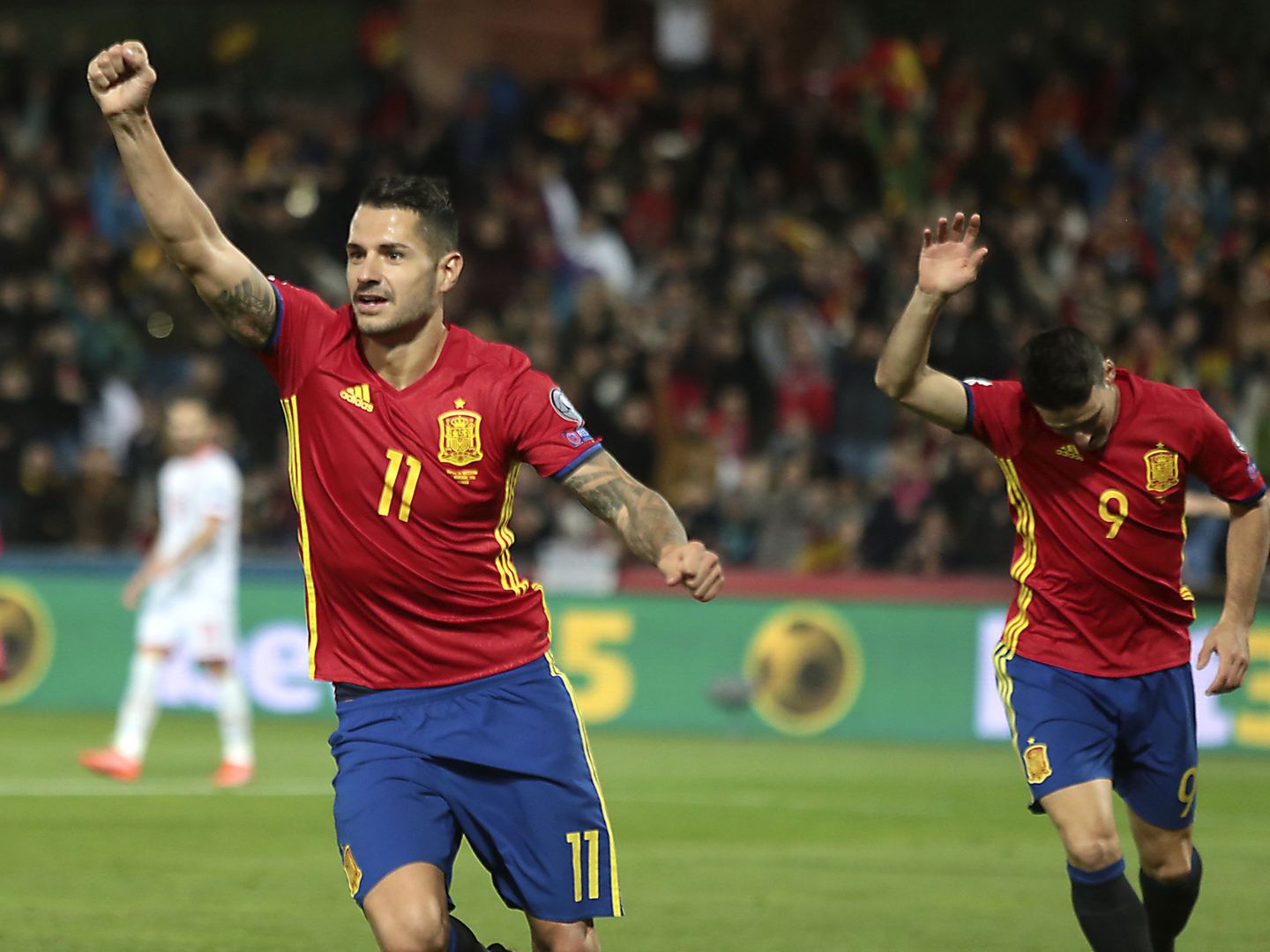 Vitolo celebra el segundo gol con España a Macedonia en Granada. (EFE)