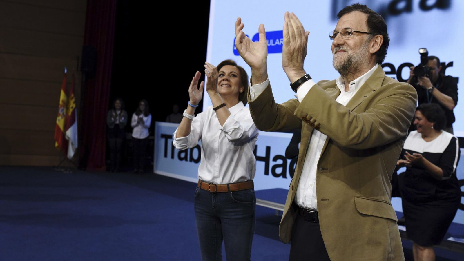 Foto: Rajoy y Cospedal, en el acto de Toledo. (Efe)