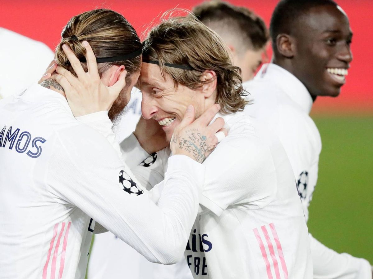 Foto: Luka Modric celebra un gol con Sergio Ramos