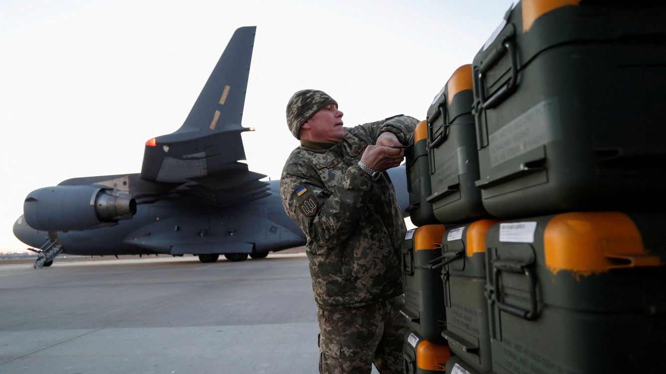 Foto: Ayuda militar para Ucrania. (Reuters/Valentyn Ogirenko)