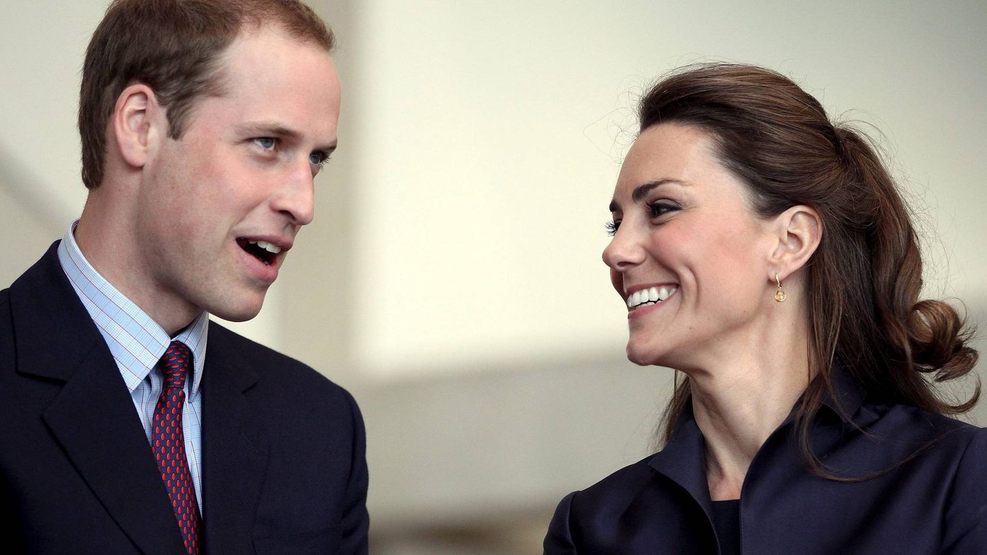 El príncipe Guillermo, con su entonces novia Kate Middleton en una imagen de archivo. (EFE)