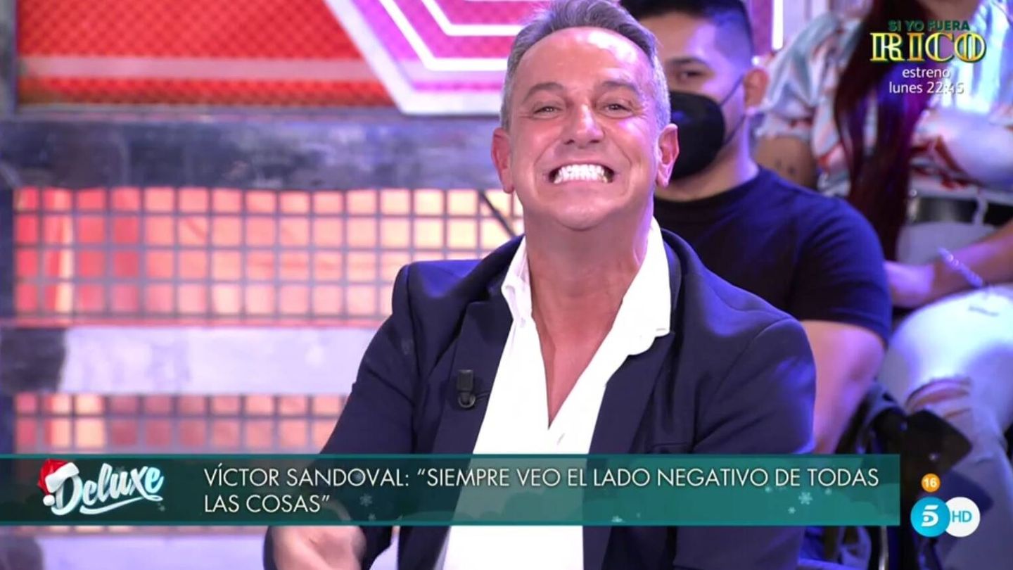 Sandoval sacando los 'dientes' en el 'Deluxe'. (Telecinco).