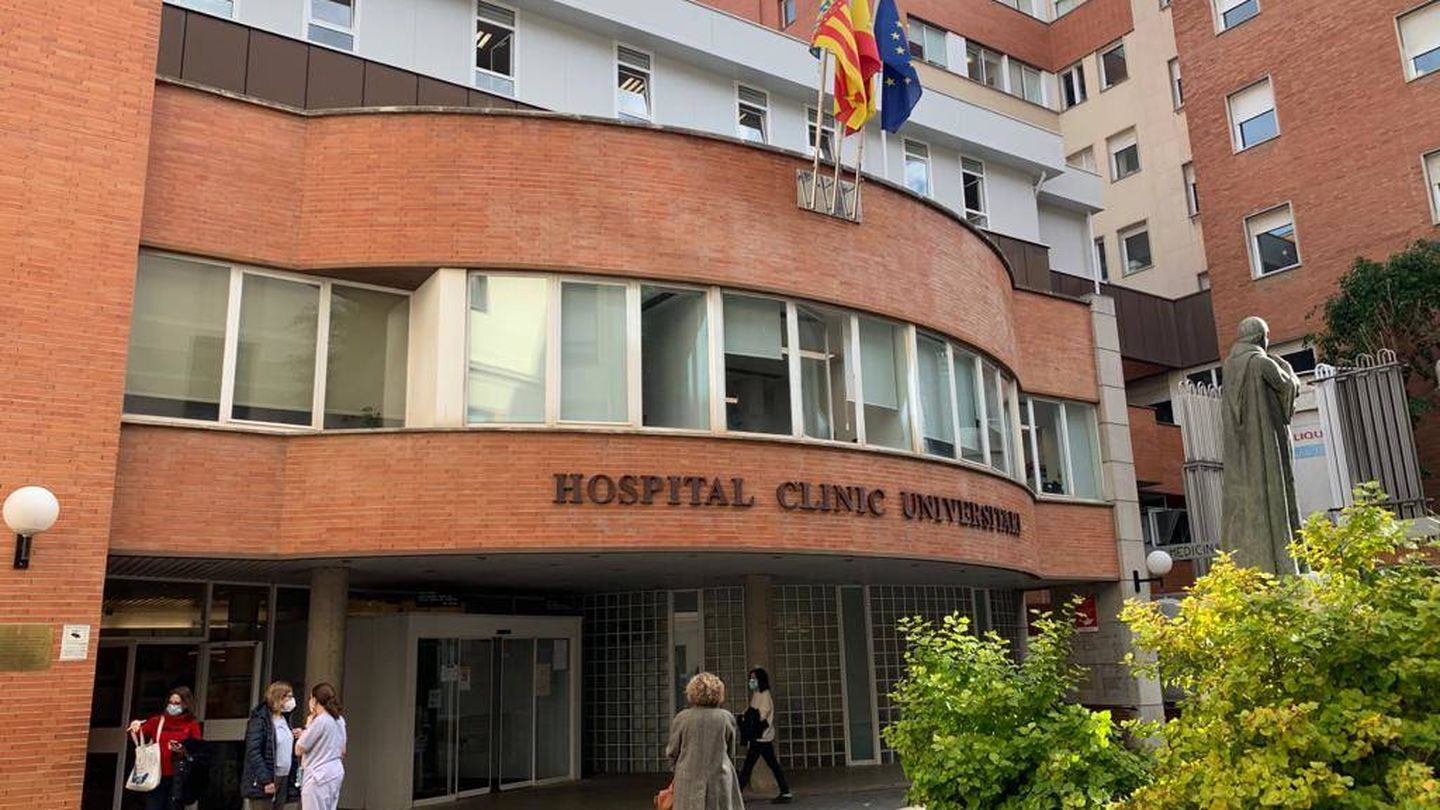 Fachada principal del Hospital Clínico de Valencia.
