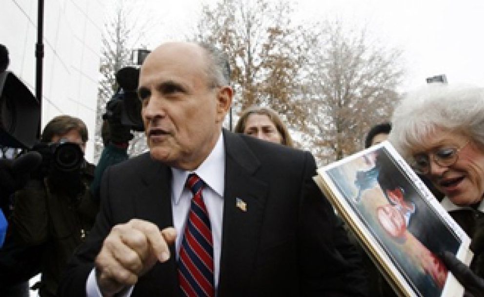 Foto: El republicano Giuliani cae en picado en un sondeo de EEUU