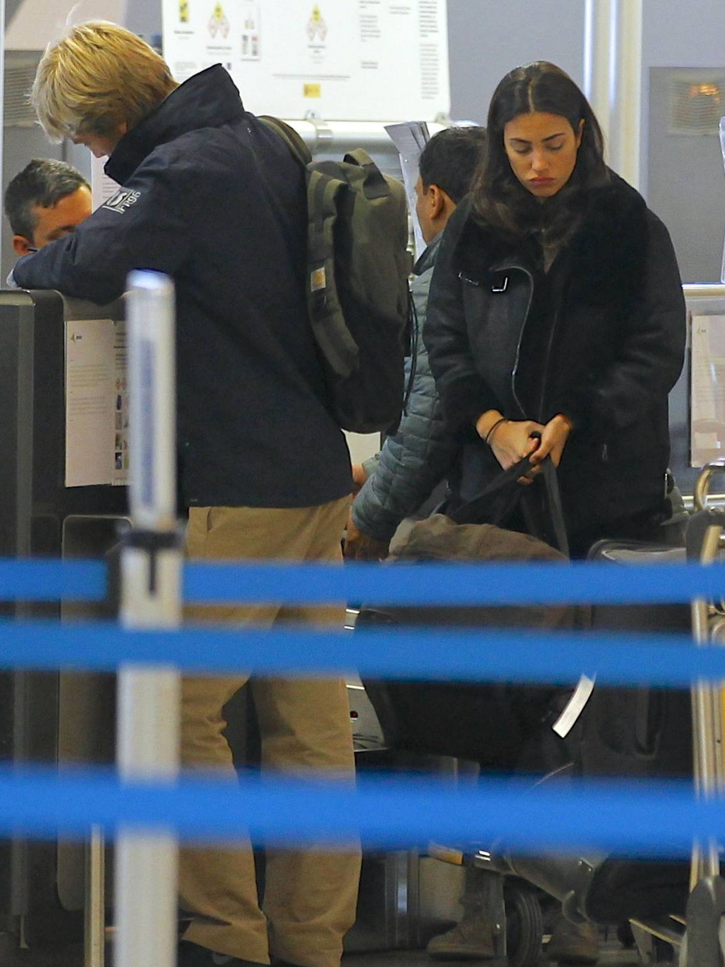 Alessandra y Christian en el aeropuerto. (Vanitatis)