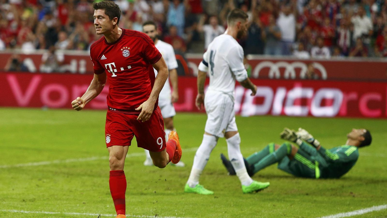 Foto: Lewandowski celebra un gol marcado al Real Madrid con el Bayern el pasado verano. (REUTERS)