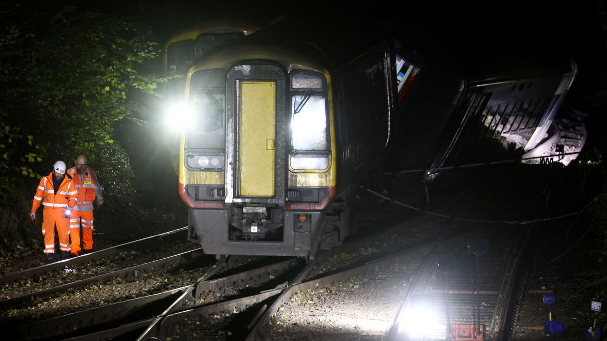 Un tren descarrila al sur de Inglaterra, colisiona con otro y provoca varios heridos