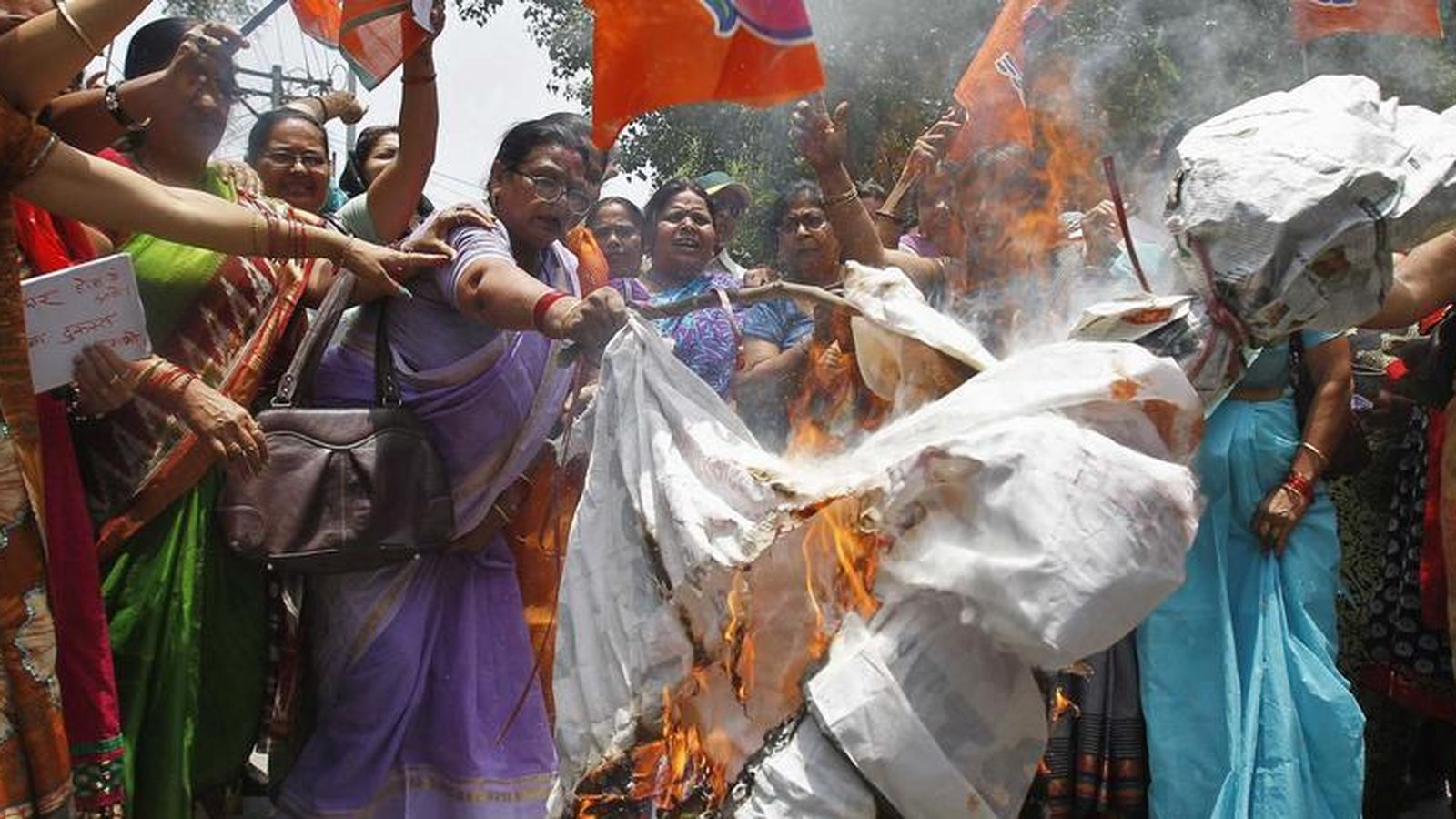 Foto: Manifestación contra la violación de dos menores en la India, que posteriormente fueron ahorcadas de un árbol. (Reuters)