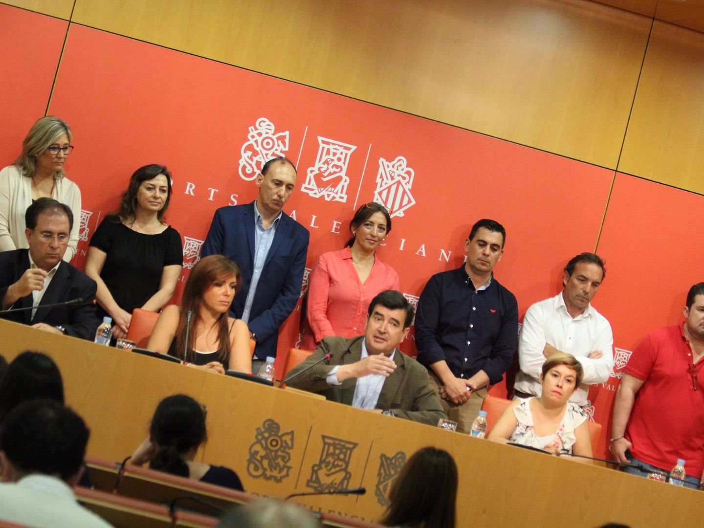 Mari Carmen Sánchez y Fernando Giner, en el centro, rodeados de diputados de Ciudadanos, durante la comparecencia de respuesta a la fuga de Marí. (C's)