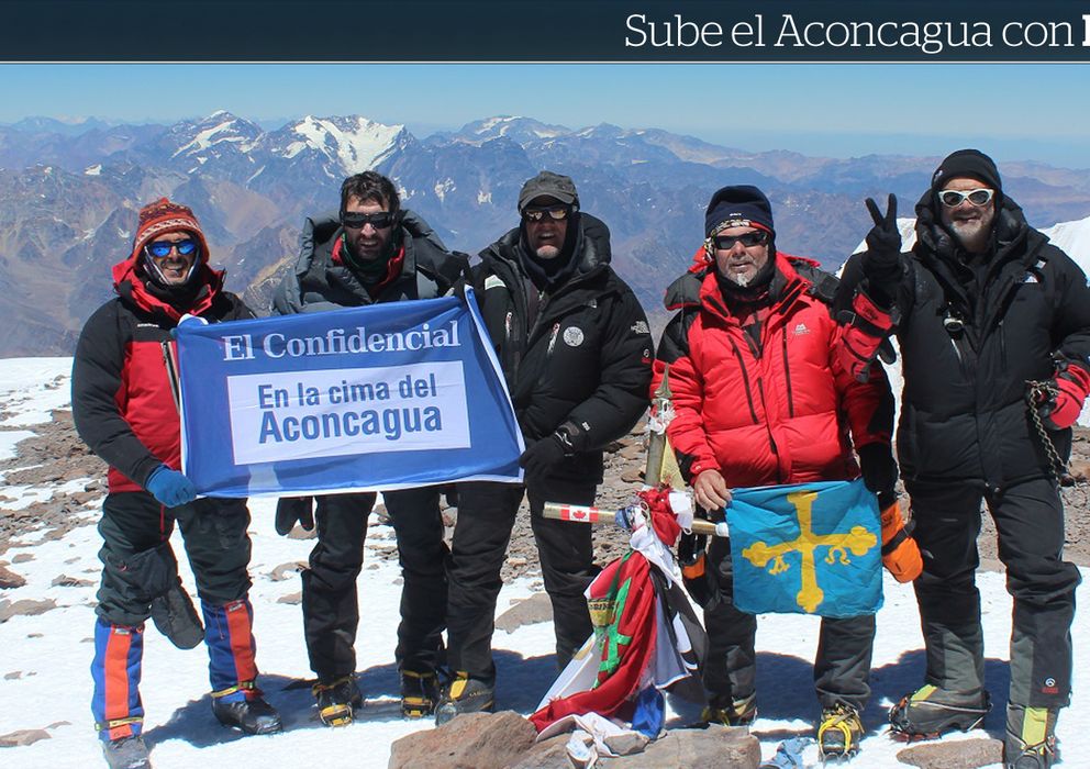 Foto: Fernando Garrido en la cima del Aconcagua con 'El Confidencial'