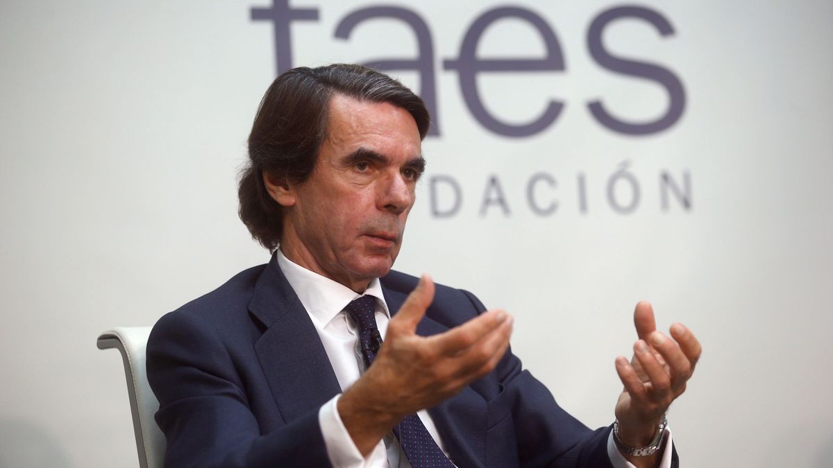 Aznar vuelve, el centro sigue desaparecido 