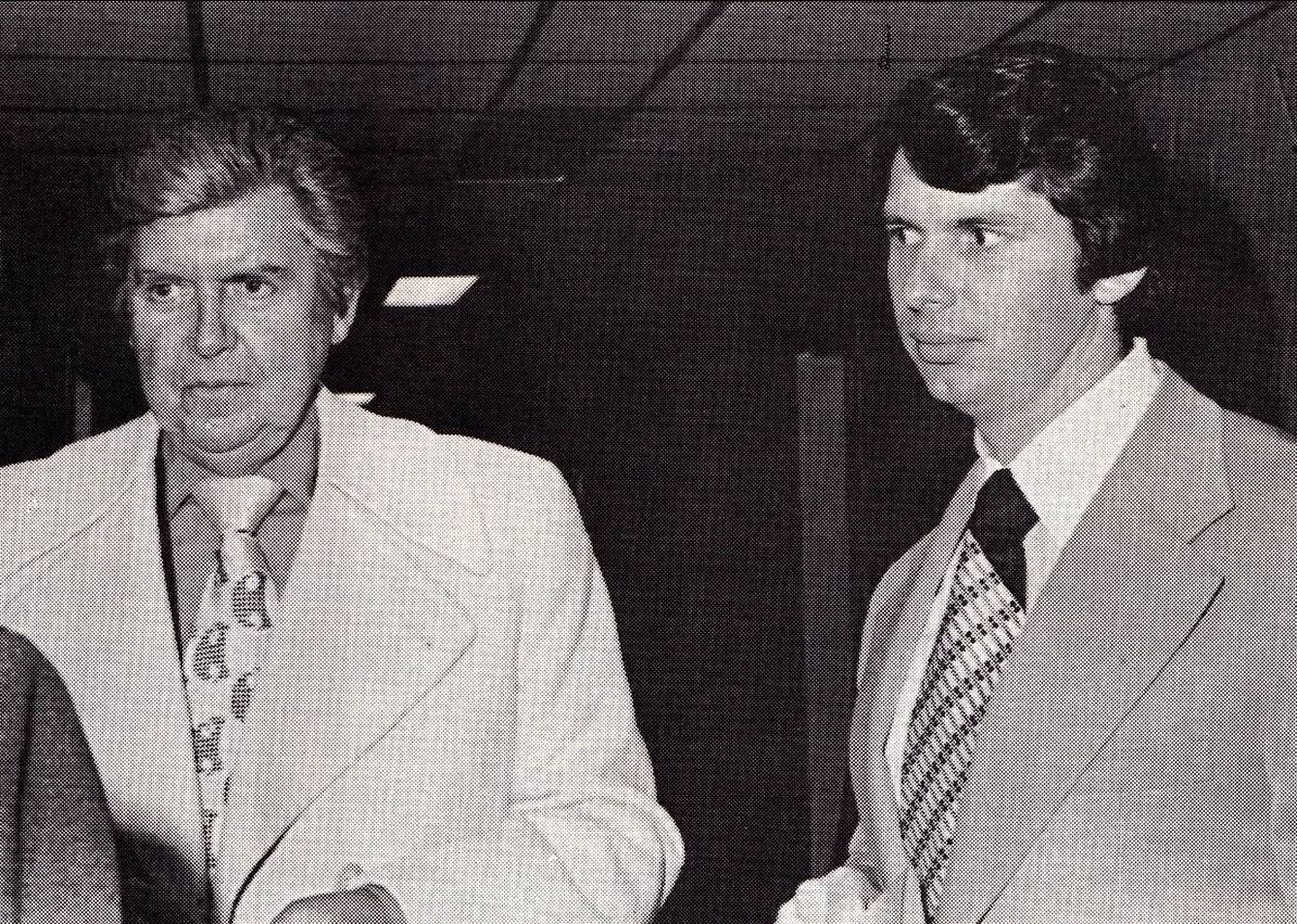 Los McMahon, padre e hijo, en una imagen de 1982. (WWE)