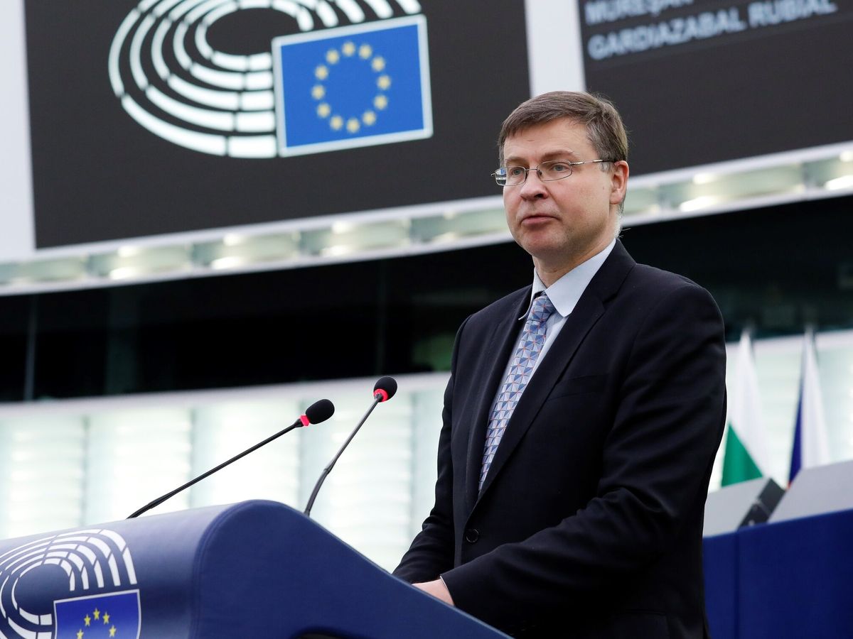 Foto: Valdis Dombrovskis, vicepresidente económico del Ejecutivo comunitario. (EFE/Julien Warnand)