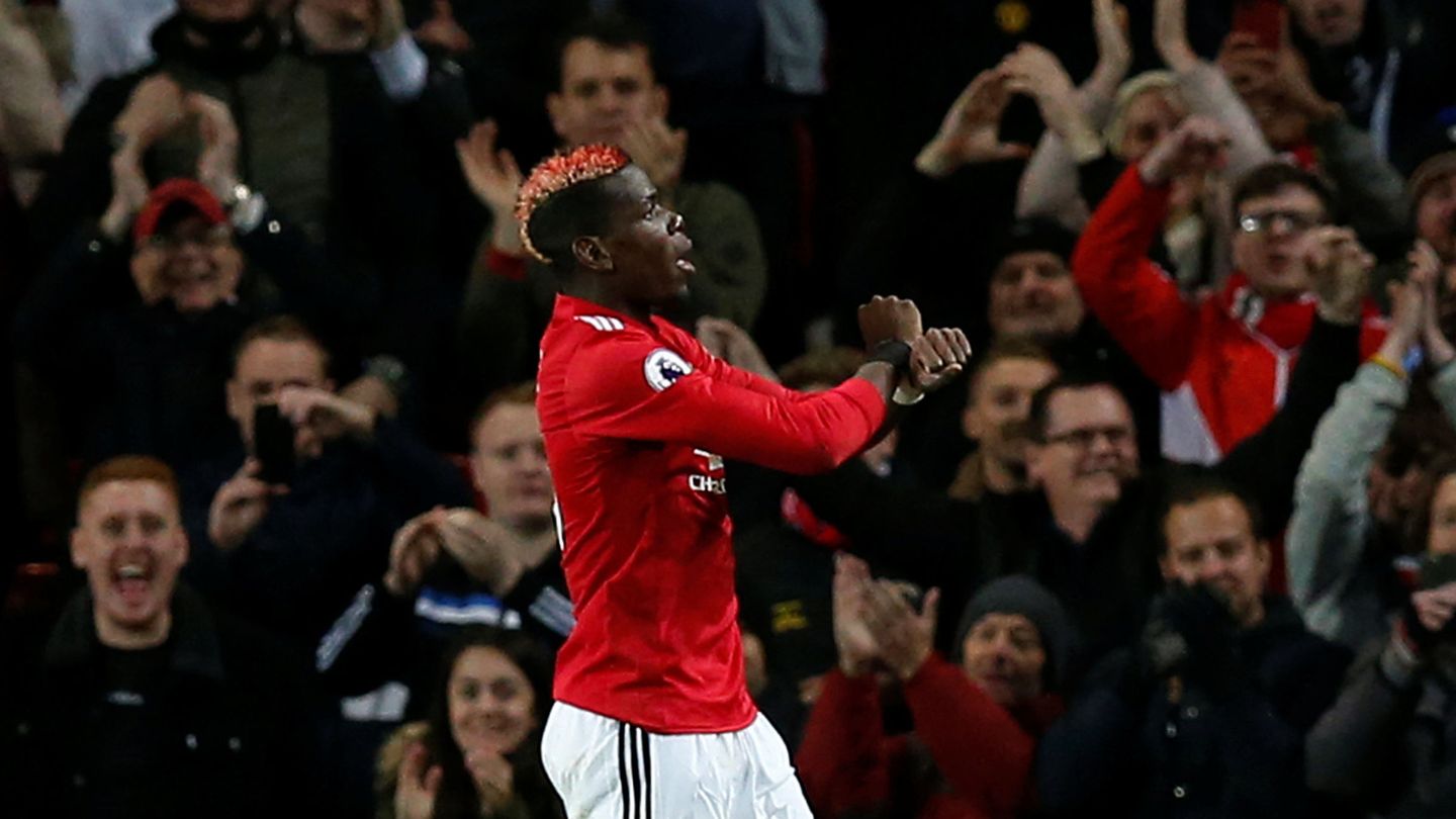 Paul Pogba hace el gesto en la celebración de un gol durante el partido contra el Newcastle United (Reuters)
