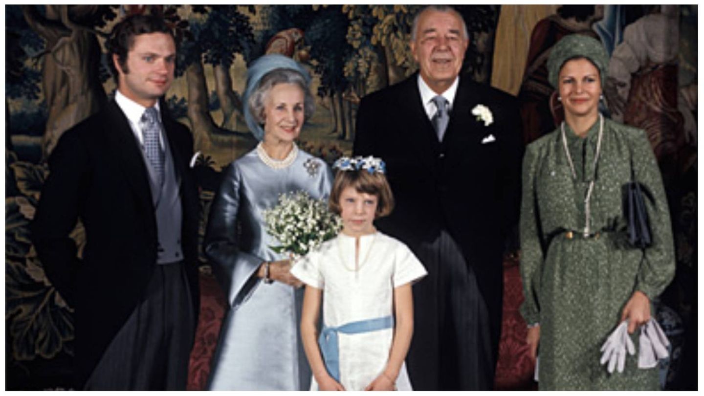 Los príncipes Bertil y Lilian May Davies, en su boda junto a los actuales reyes. (Casa Real de Suecia / Jan Collsiöö, Scanpix)