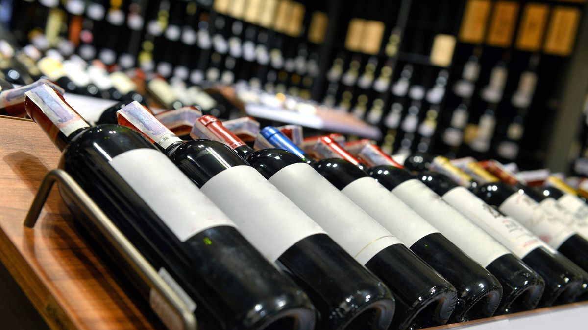 Misterio resuelto: por qué hay un hueco tan grande bajo las botellas de vino