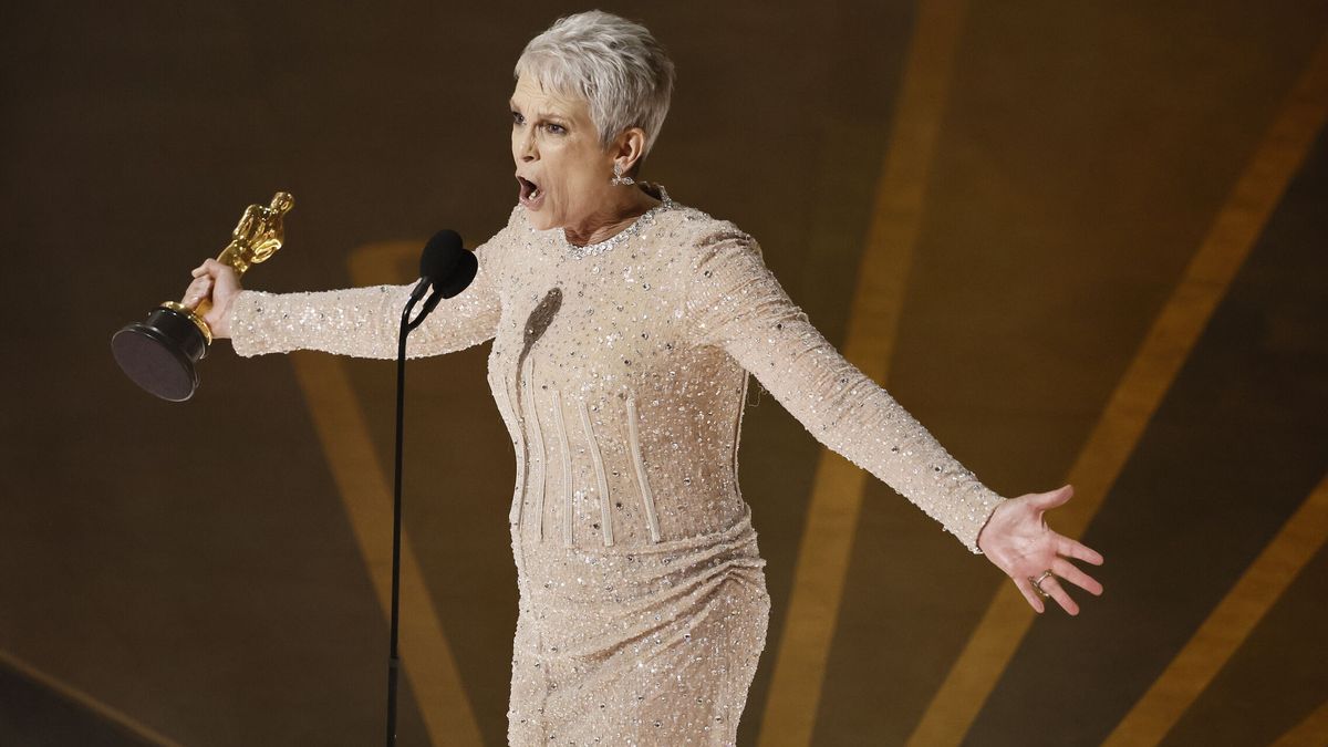 Jamie Lee Curtis se rompe al final de su discurso: "Papá y mamá, acabo de ganar un Oscar"