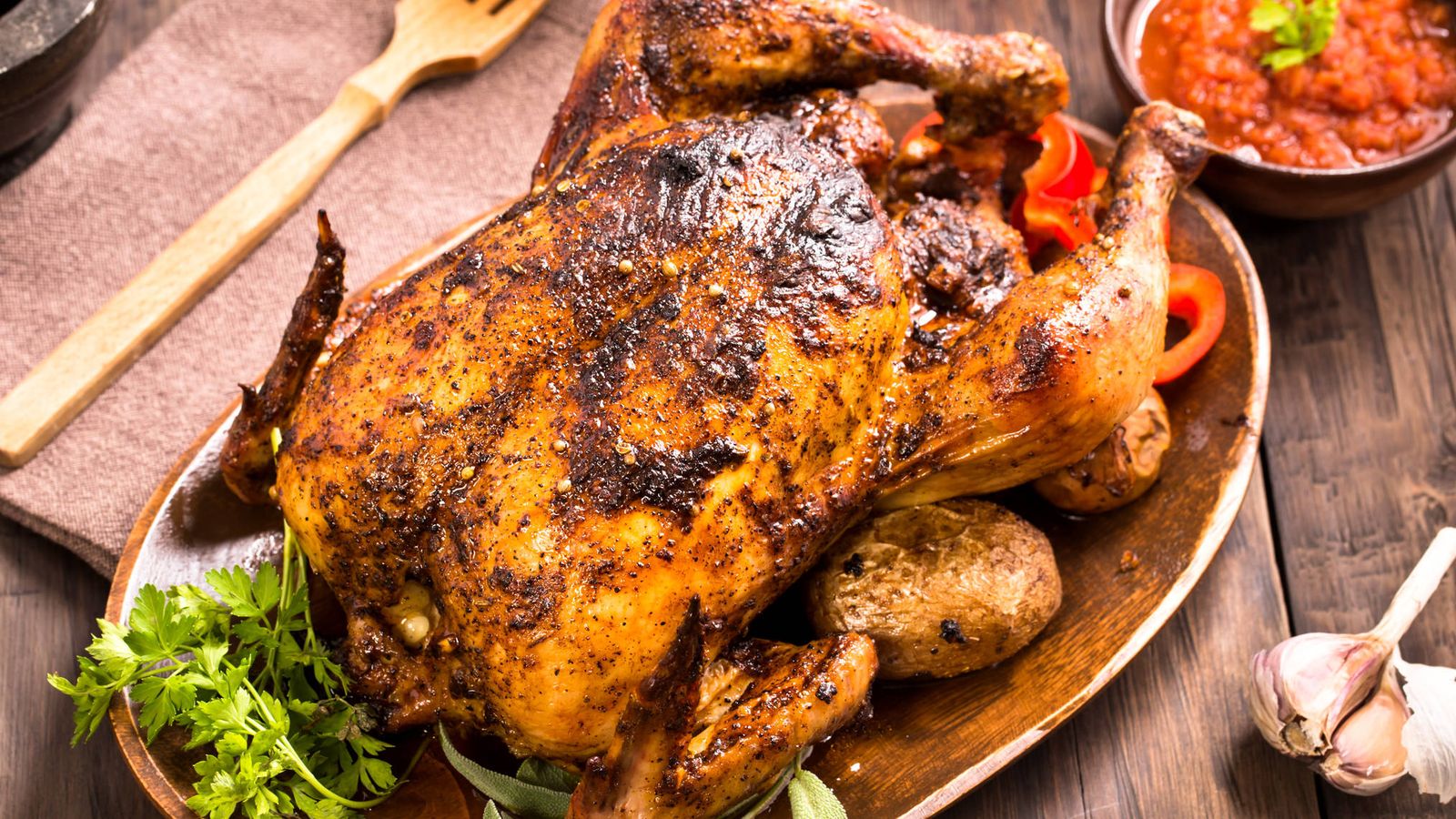 Foto: El pollo al horno es uno de los platos típicos de cualquier cocina. iStock
